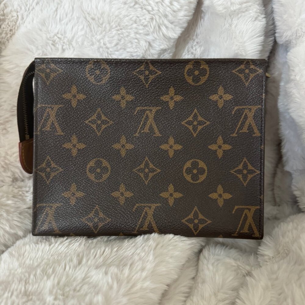 Louis Vuitton Poche Toilette 19